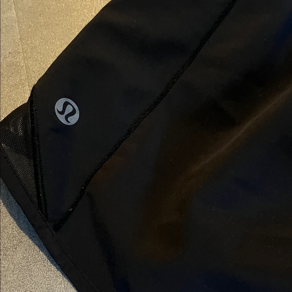 Lululemon Black LR Hotty Hot Shorts 2.5” Size 4 - Picture 2 of 3